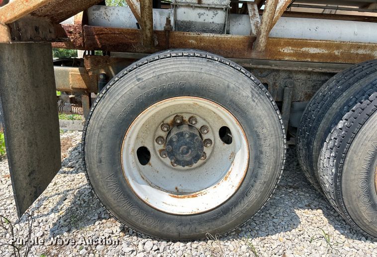 image for item EK4959 1991 International  9400 fertilizer delivery truck