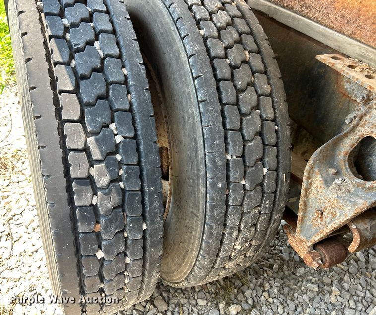 image for item EK4959 1991 International  9400 fertilizer delivery truck