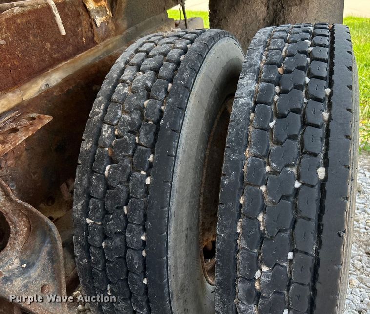 image for item EK4959 1991 International  9400 fertilizer delivery truck