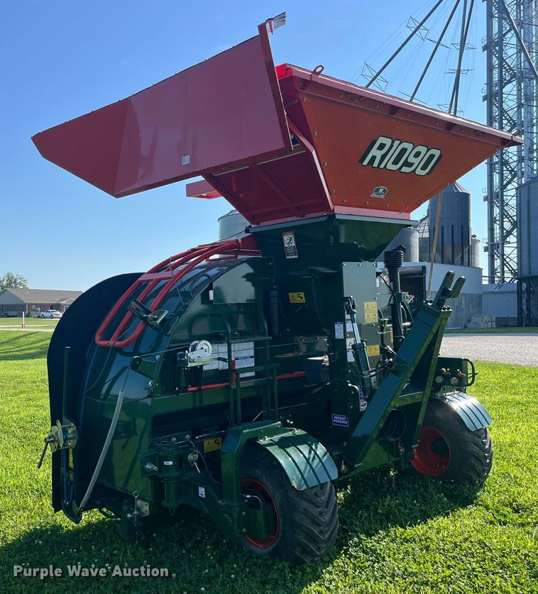 image for item EK8804 2020 Richiger R1090 grain bagger 