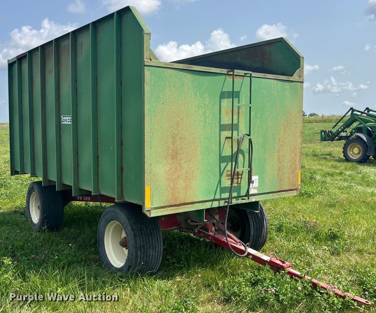 image for item EK8814 Gnuse silage dump wagon