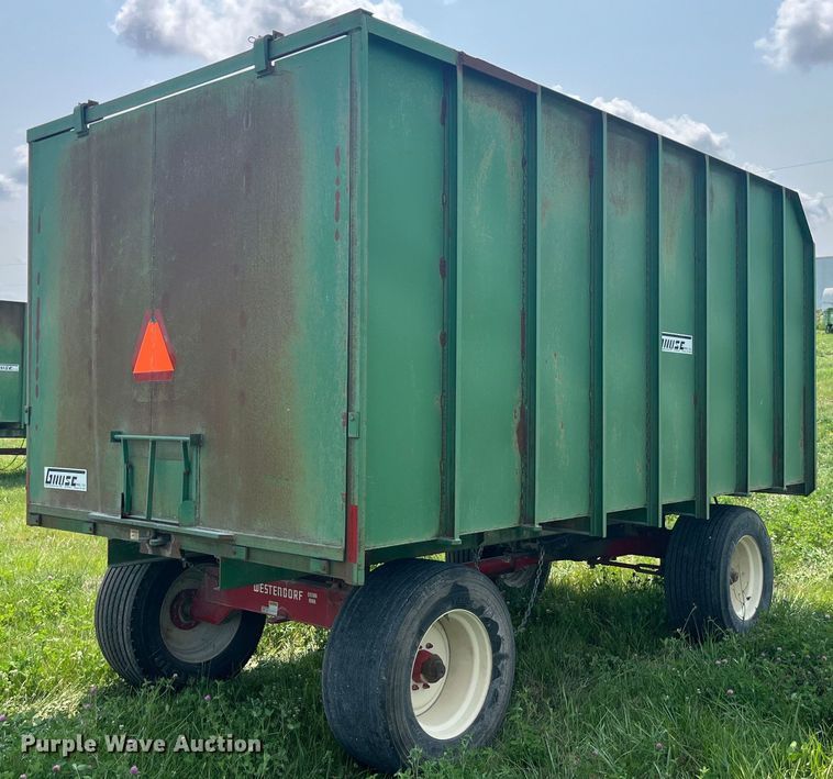 image for item EK8814 Gnuse silage dump wagon