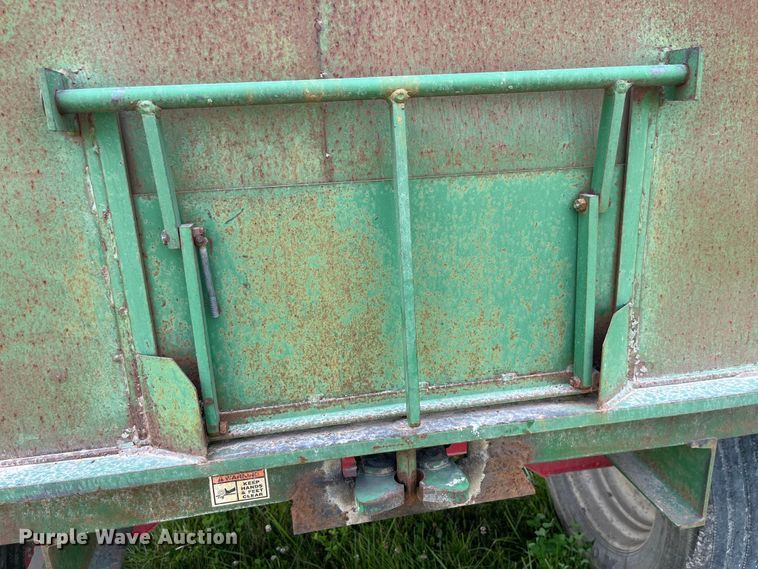 image for item EK8814 Gnuse silage dump wagon