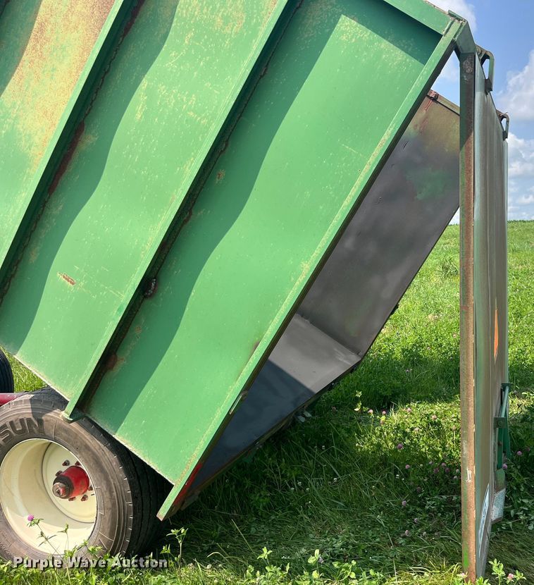 image for item EK8814 Gnuse silage dump wagon