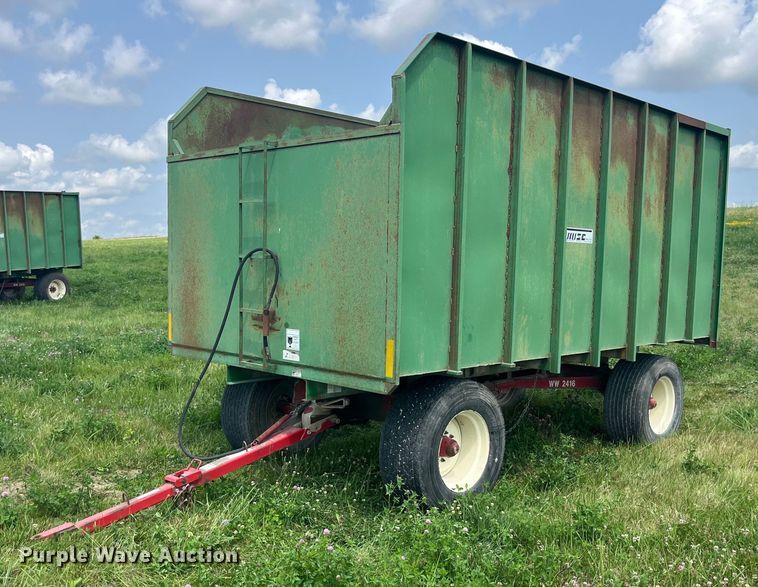 image for item EK8815 Gnuse silage dump wagon