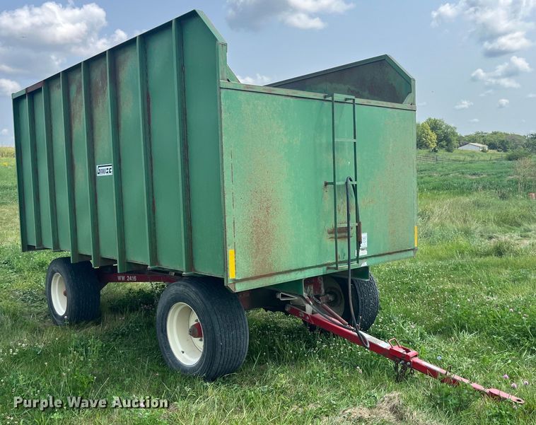 image for item EK8815 Gnuse silage dump wagon