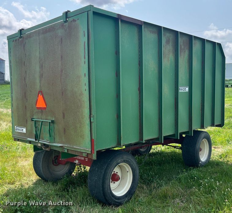 image for item EK8815 Gnuse silage dump wagon