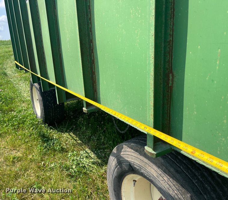 image for item EK8815 Gnuse silage dump wagon