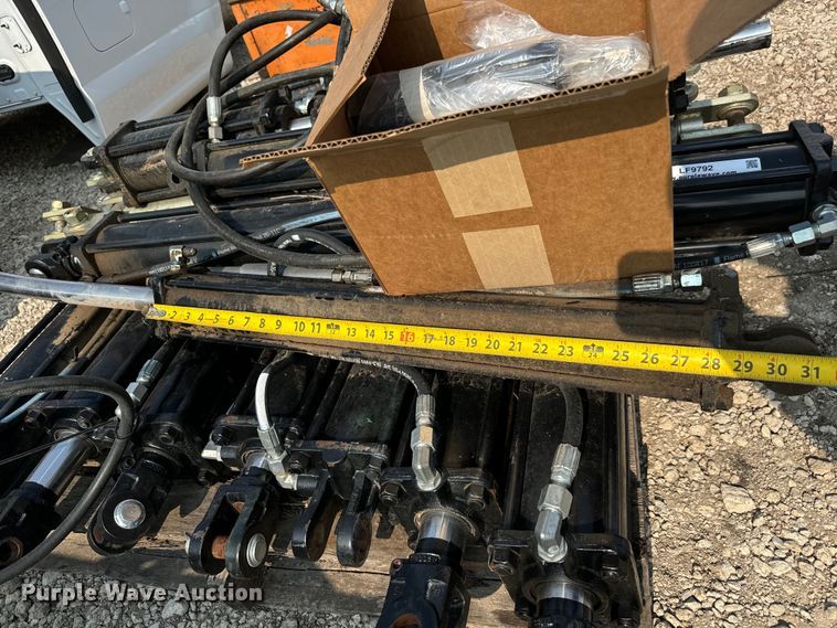 image for item LF9792 Hydraulic cylinders 