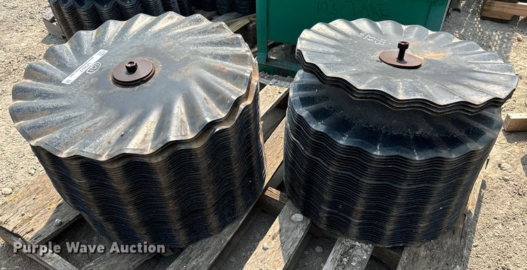 image for item LF9817 Approximately 101 vertical tillage disks 