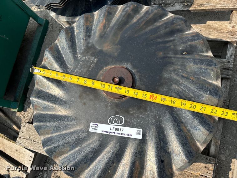 image for item LF9817 Approximately 101 vertical tillage disks 