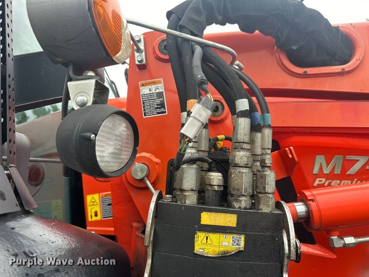 image for item LR9402 2019 Kubota M7-171 Premium MFWD tractor