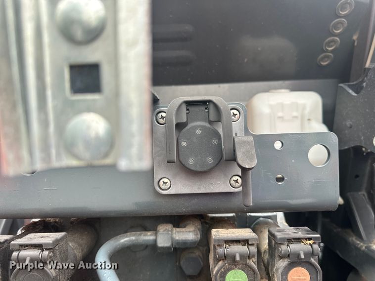 image for item LR9402 2019 Kubota M7-171 Premium MFWD tractor