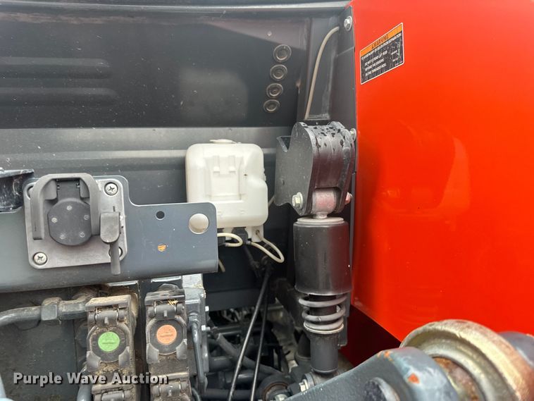 image for item LR9402 2019 Kubota M7-171 Premium MFWD tractor