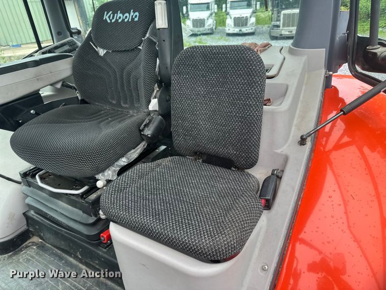 image for item LR9402 2019 Kubota M7-171 Premium MFWD tractor