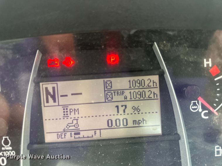 image for item LR9402 2019 Kubota M7-171 Premium MFWD tractor