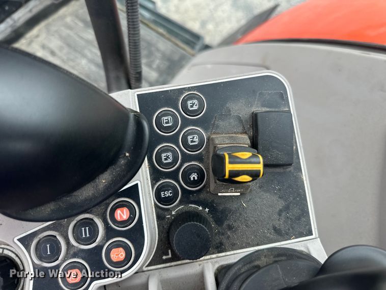 image for item LR9402 2019 Kubota M7-171 Premium MFWD tractor