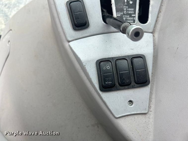 image for item LR9402 2019 Kubota M7-171 Premium MFWD tractor