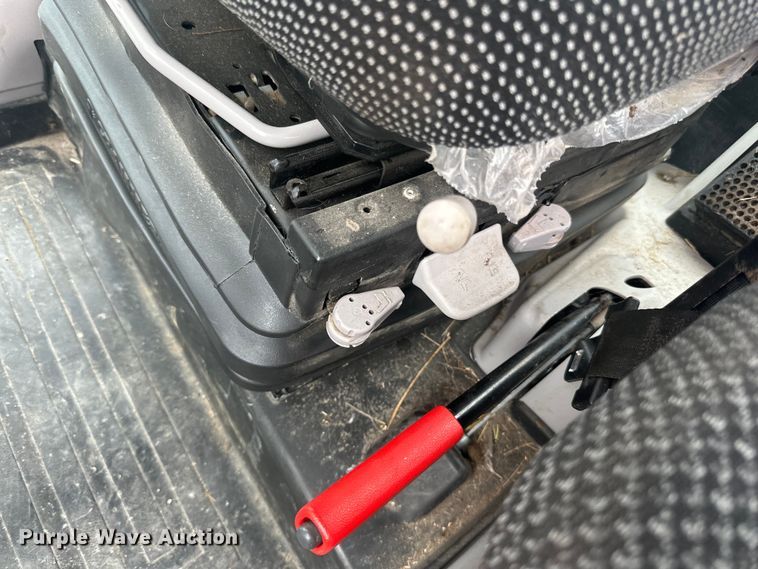 image for item LR9402 2019 Kubota M7-171 Premium MFWD tractor