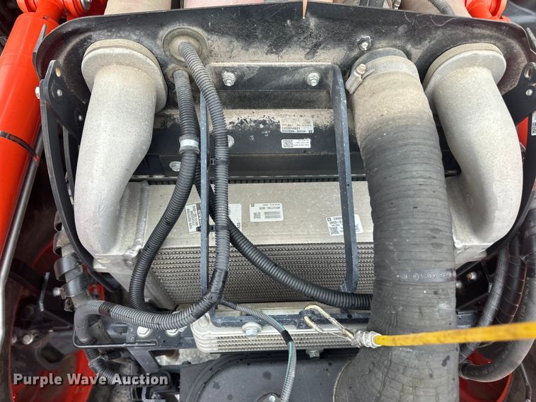 image for item LR9402 2019 Kubota M7-171 Premium MFWD tractor