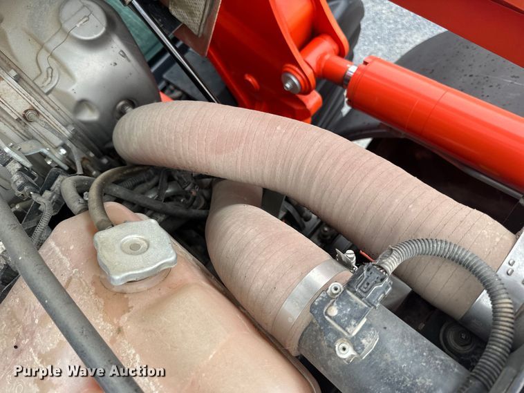 image for item LR9402 2019 Kubota M7-171 Premium MFWD tractor