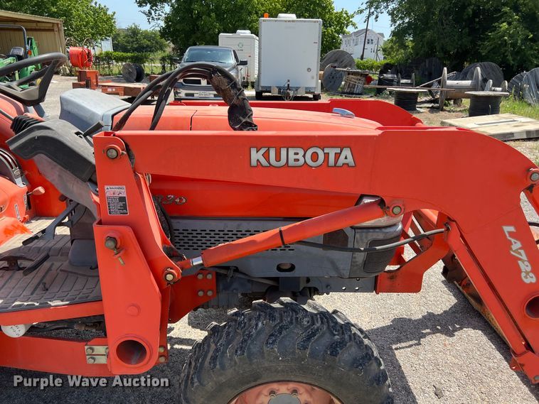 image for item LV9018 Kubota L3830D MFWD tractor