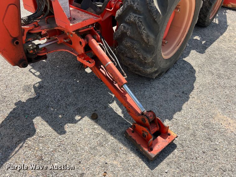 image for item LV9018 Kubota L3830D MFWD tractor