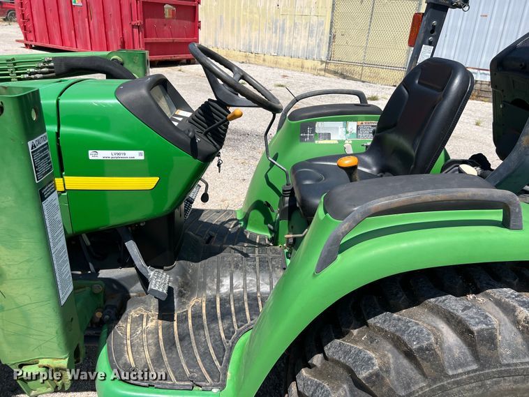 image for item LV9019 2001 John Deere  4400 MFWD tractor