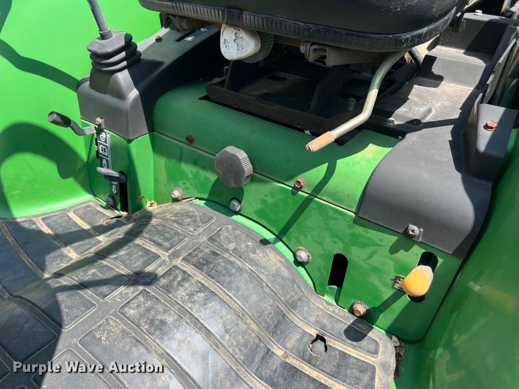 image for item LV9019 2001 John Deere  4400 MFWD tractor