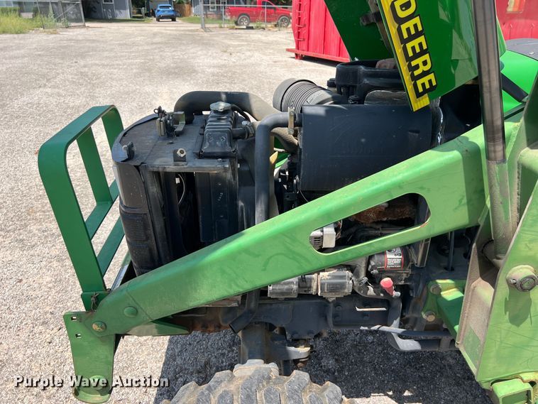 image for item LV9019 2001 John Deere  4400 MFWD tractor