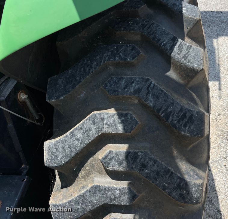 image for item LV9019 2001 John Deere  4400 MFWD tractor