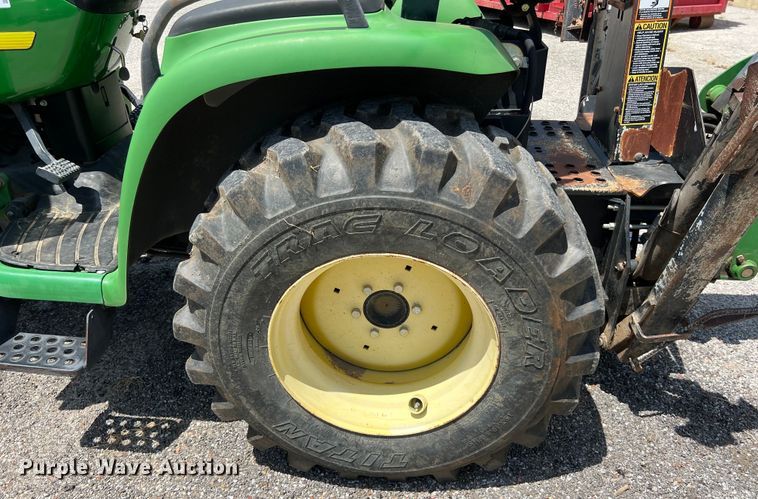 image for item LV9019 2001 John Deere  4400 MFWD tractor