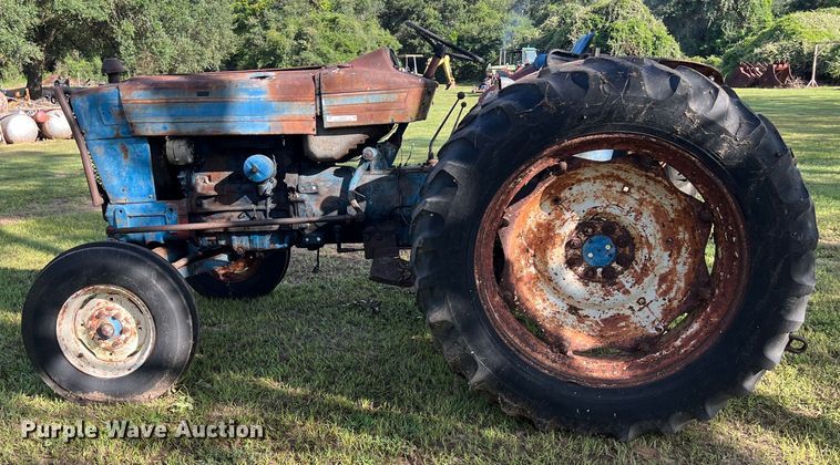 image for item LV9020 Ford 5000 tractor