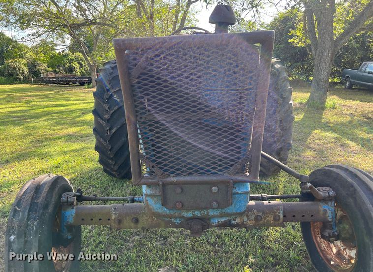 image for item LV9020 Ford 5000 tractor