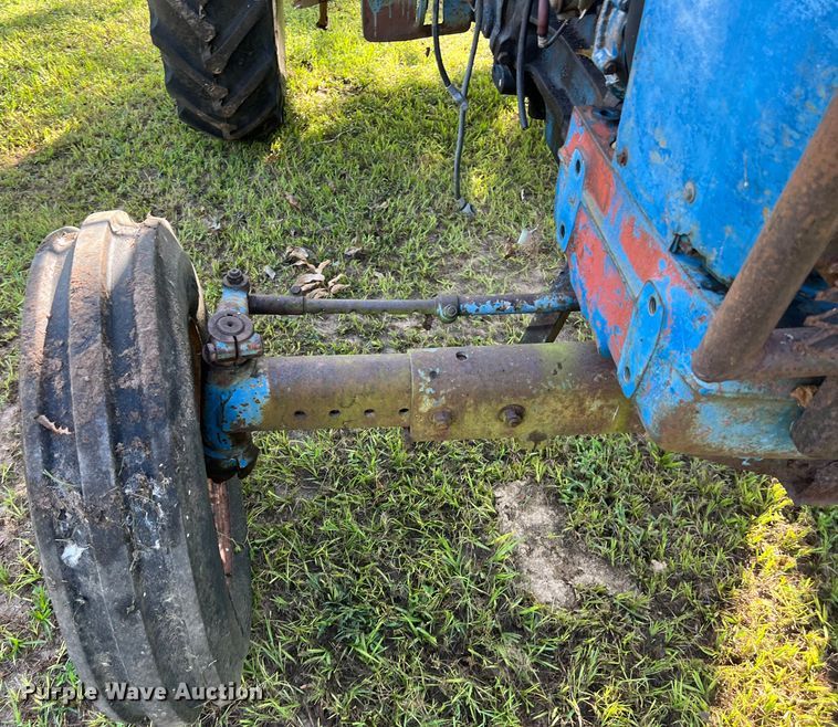 image for item LV9020 Ford 5000 tractor