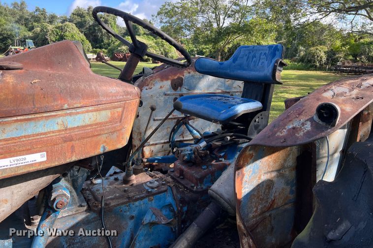 image for item LV9020 Ford 5000 tractor