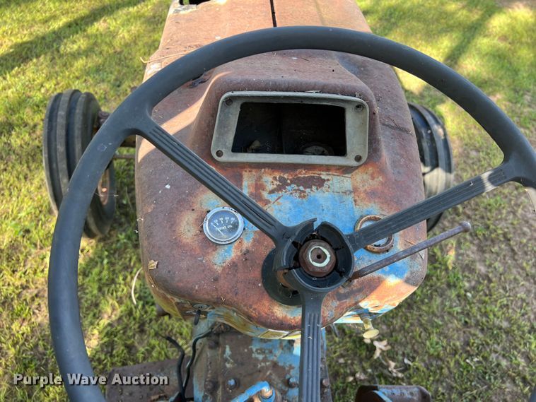 image for item LV9020 Ford 5000 tractor