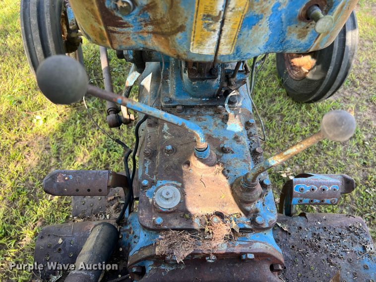 image for item LV9020 Ford 5000 tractor
