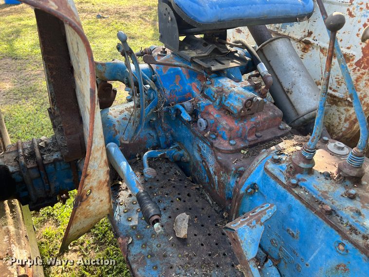 image for item LV9020 Ford 5000 tractor