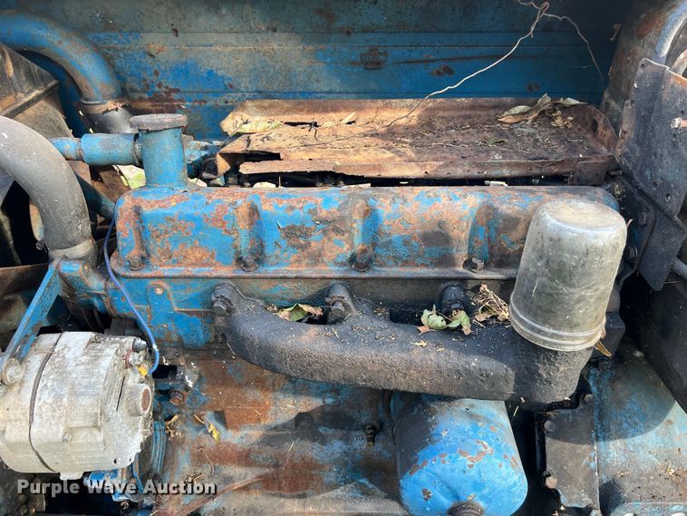 image for item LV9020 Ford 5000 tractor