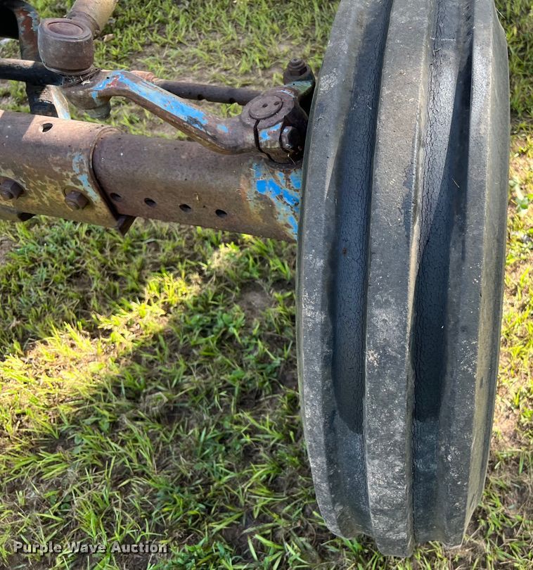 image for item LV9020 Ford 5000 tractor