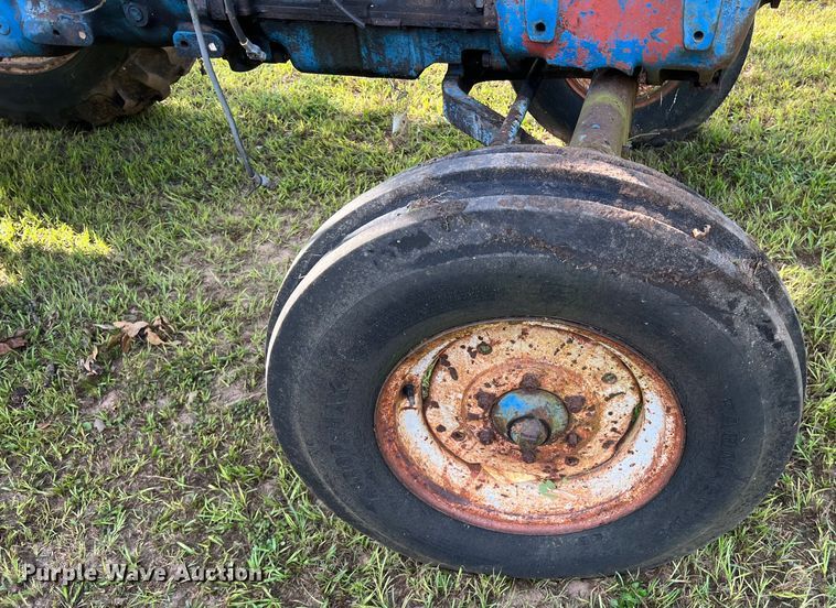 image for item LV9020 Ford 5000 tractor