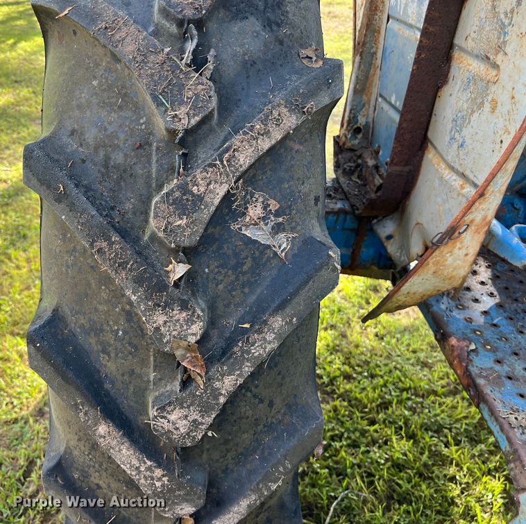 image for item LV9020 Ford 5000 tractor