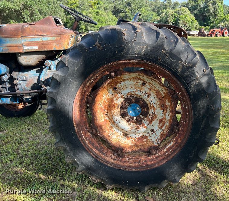 image for item LV9020 Ford 5000 tractor