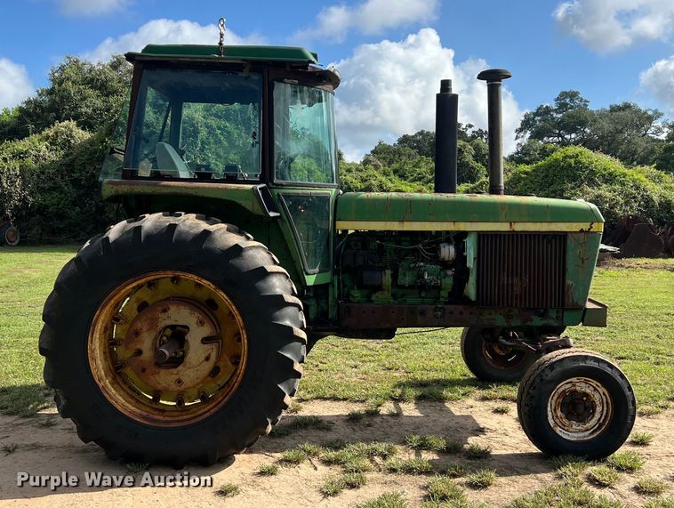 image for item LV9022 1977 John Deere 4430 tractor