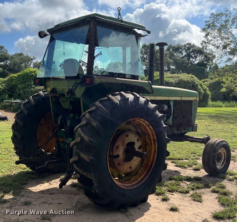 image for item LV9022 1977 John Deere 4430 tractor