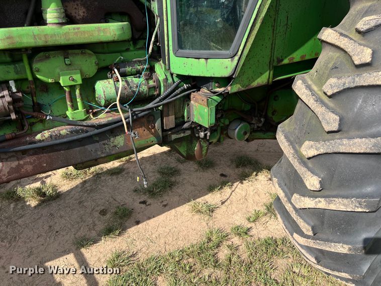 image for item LV9022 1977 John Deere 4430 tractor