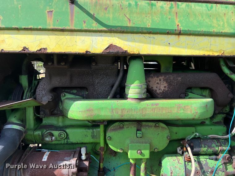 image for item LV9022 1977 John Deere 4430 tractor