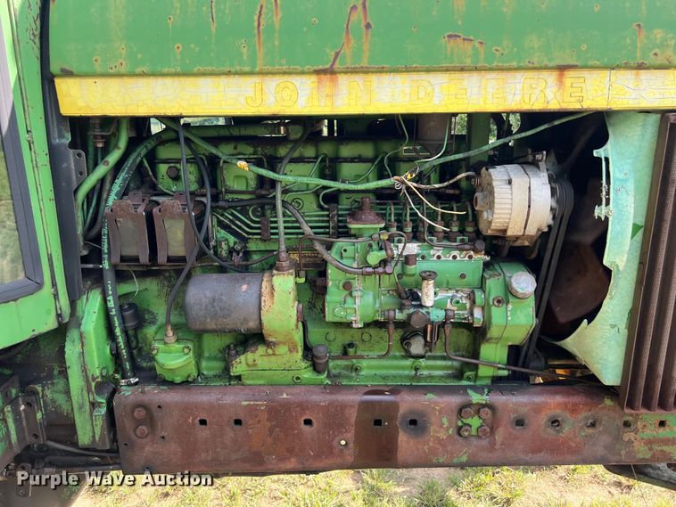 image for item LV9022 1977 John Deere 4430 tractor