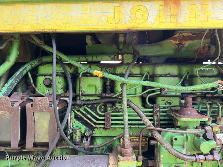 image for item LV9022 1977 John Deere 4430 tractor